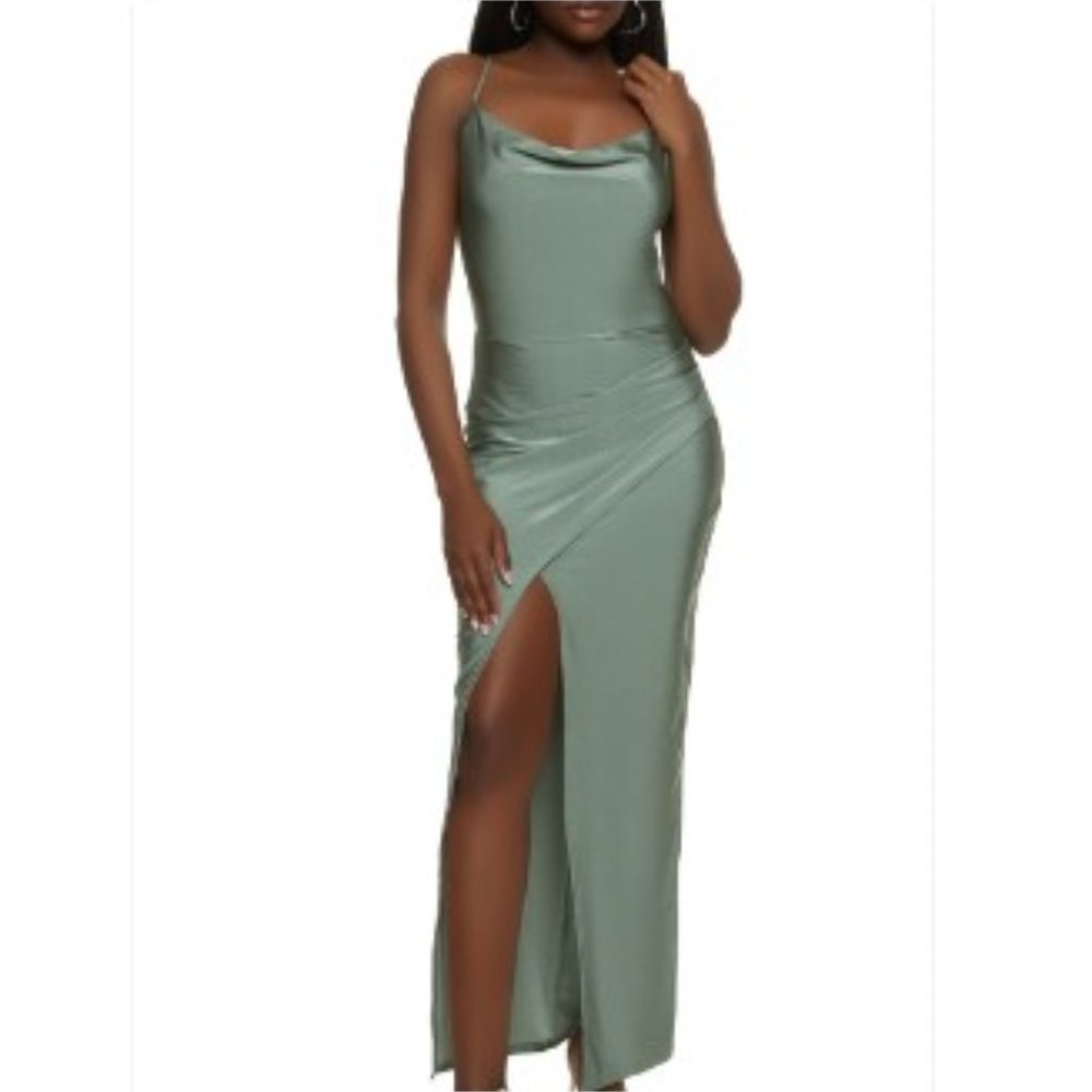 19 🎀 Olive Maxi Split Dress 🎀